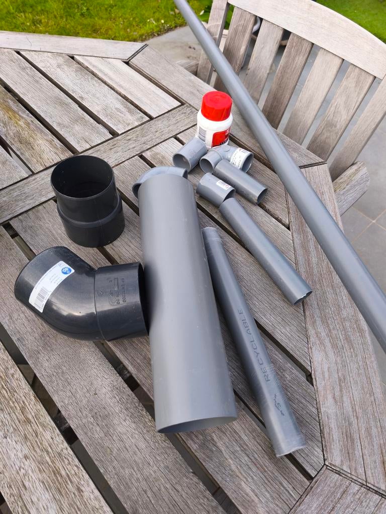 Pvc stukken en nieuwe pot lijm, Doe-het-zelf en Bouw, Buizen en Afvoer, Ophalen, PVC