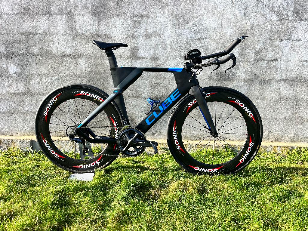 Vélo Cube Aerium - Triathlon / Contre le montre, Vélos & Vélomoteurs, Autres marques, Vitesses, Enlèvement ou Envoi, Comme neuf