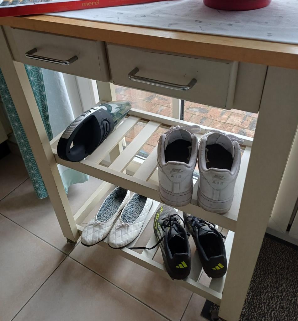 Chariot en bois, Enlèvement