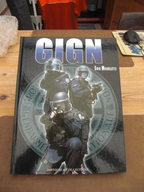 livre GIGN groupe d'intervention swat diane ESI SIE, Collections, Objets militaires | Général, Enlèvement ou Envoi, Gendarmerie