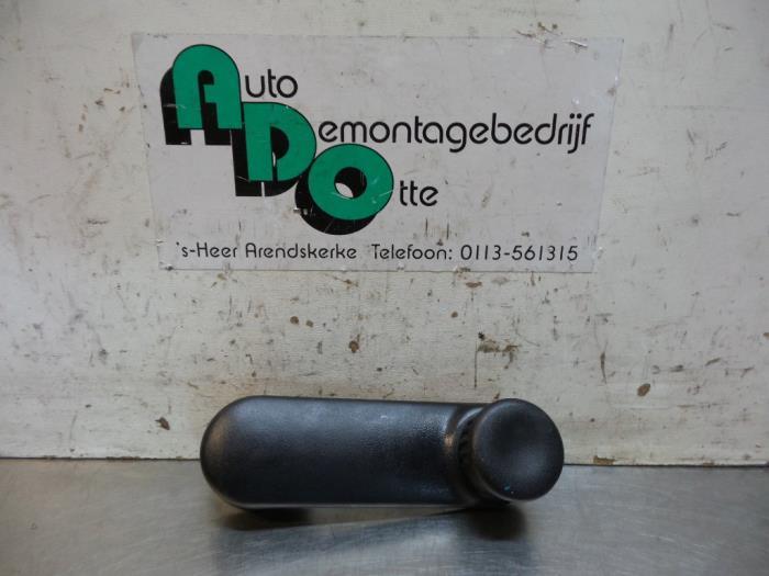 Manivelle de vitre d'un Renault Kangoo (Kangoo 01-), Renault, -, Utilisé, -