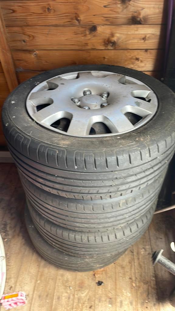 4 Banden op ijzervelg en sierdeksels, Auto-onderdelen, Banden en Velgen, Ophalen, Band(en)