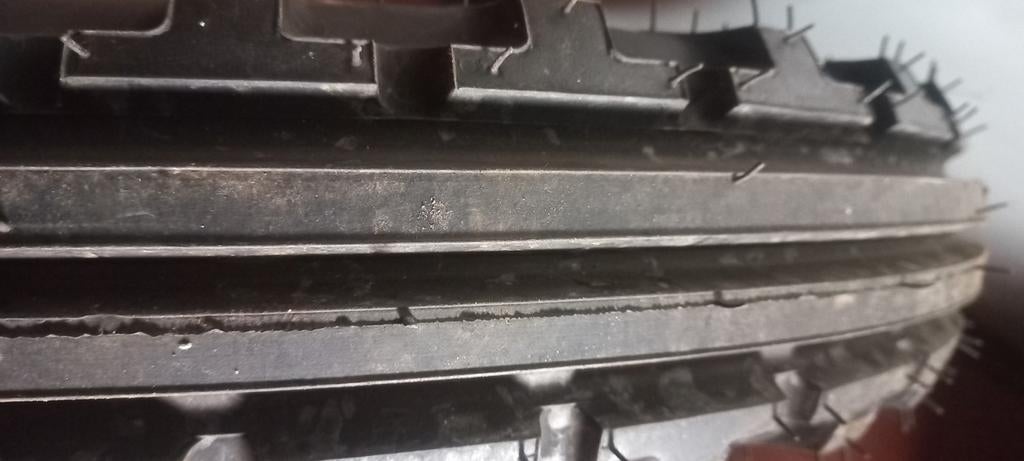 Pneu avant du tracteur 4.50x16, Articles professionnels, Agriculture | Pièces | Pneus, Jantes & Essieux, Enlèvement