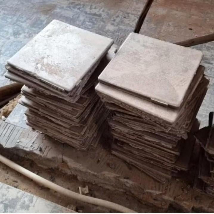 Gebruikte tegels GRATIS ophalen, MOETEN DRINGEND WEG, Doe-het-zelf en Bouw, Tegels, Ophalen, Gebruikt, 20 tot 40 cm, 10 m² of meer