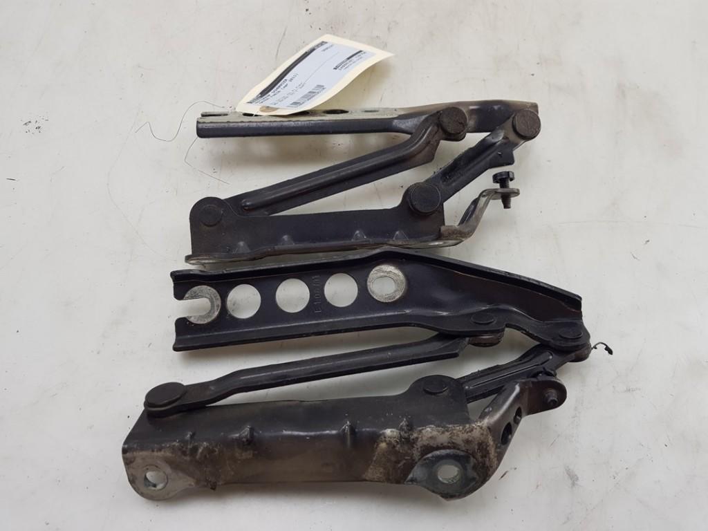 CHARNIERE DE CAPOT Fabia II (5J) (|5J0823301|5J0823302|), Utilisé, Skoda