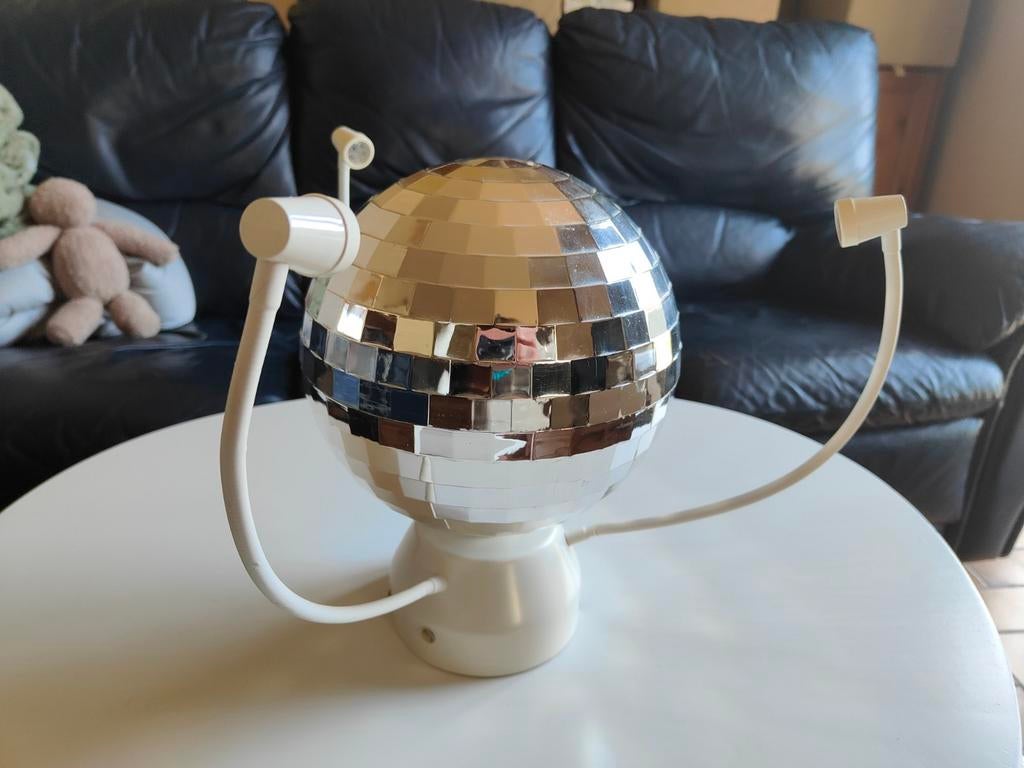 Boule à facettes lampe Ikea, Enlèvement