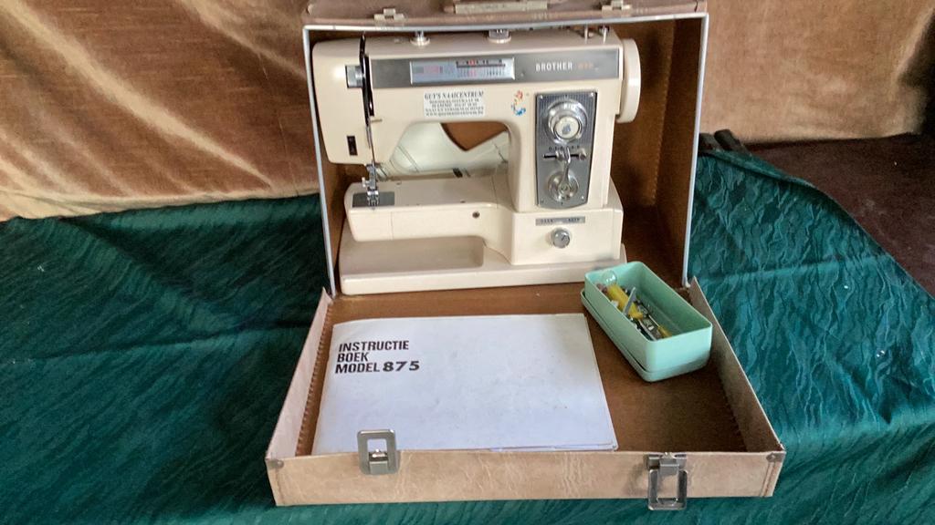 Naaimachine Brother 875, Hobby en Vrije tijd, Naaimachines en Toebehoren, Ophalen, Zo goed als nieuw, Naaimachine, Brother