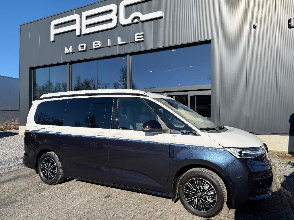 Volkswagen California Ocean 4x4 245PK - Nieuwstaat - 4580 km, Caravans en Kamperen, Mobilhomes, Automaat, Ringverwarming, Volkswagen