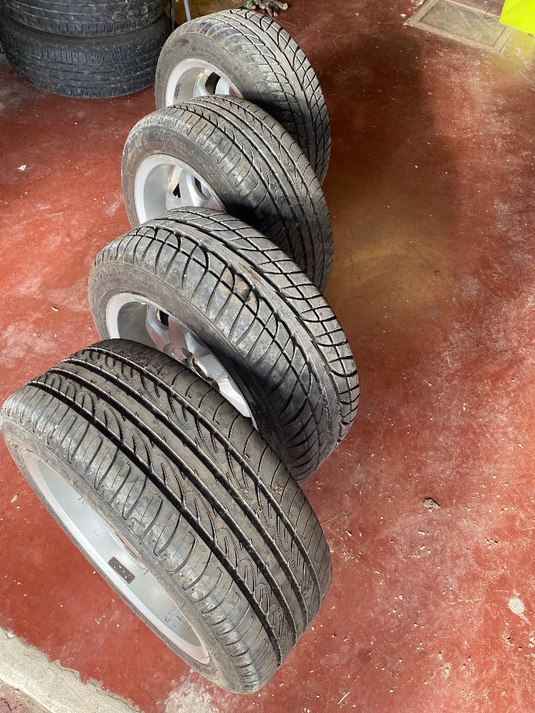 jantes 15 pouces, montées, pneus quasi neufs, 15 pouces, Pneus et Jantes, Véhicule de tourisme, Pneus été