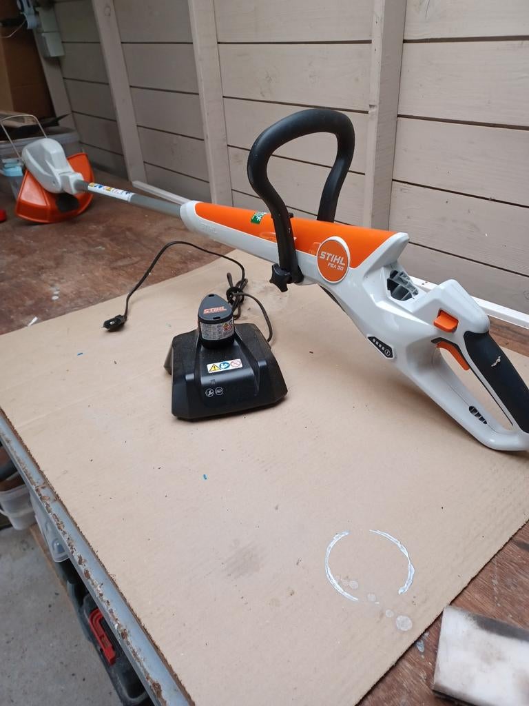 Coupe bordure, Batterie