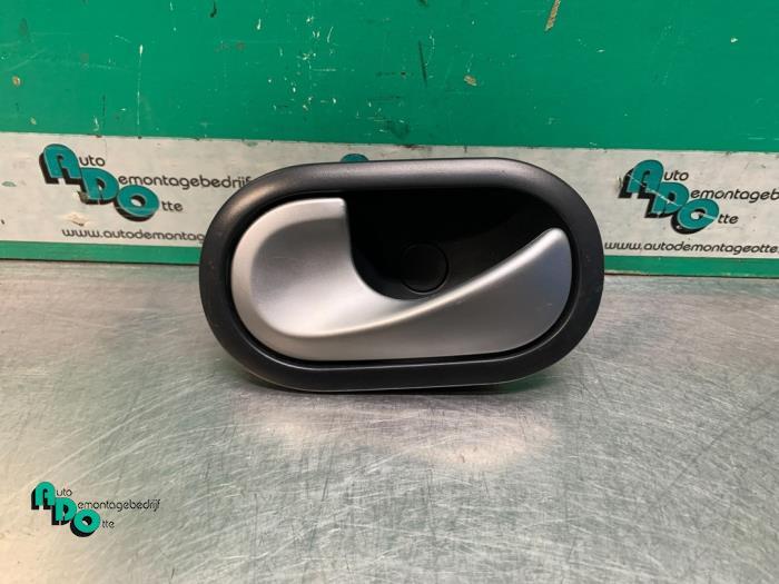 Portiergreep 2Deurs links van een Renault Twingo (Twingo 07-, Gebruikt, -, Renault, -