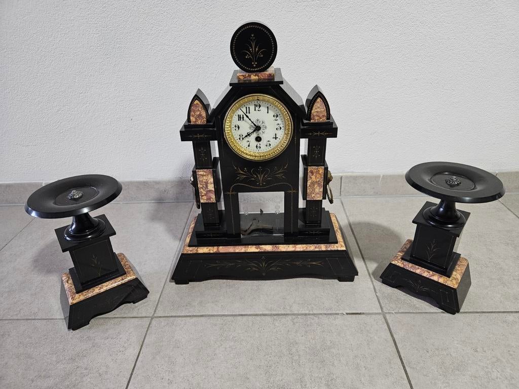 Ensemble de cheminée en marbre ancien, très agréable.

Cette, Enlèvement