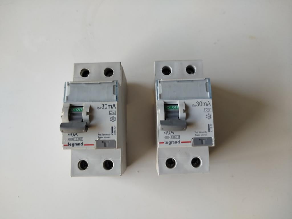 2 différentiel Legrand 30ma, Ophalen of Verzenden