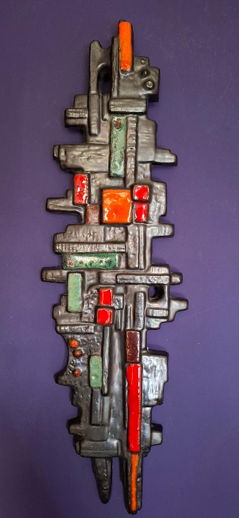 Sculpture murale brutaliste en céramique - F Sanchez, Enlèvement