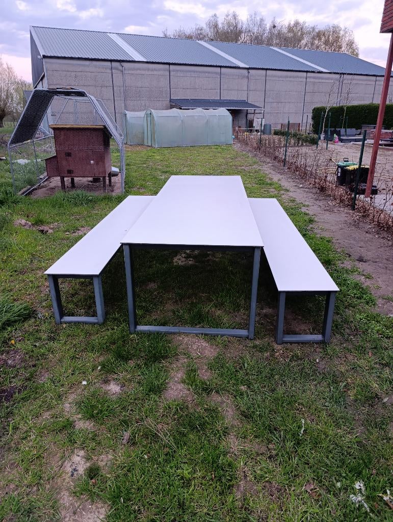 Tuintafel + 2 banken, Enlèvement, Utilisé