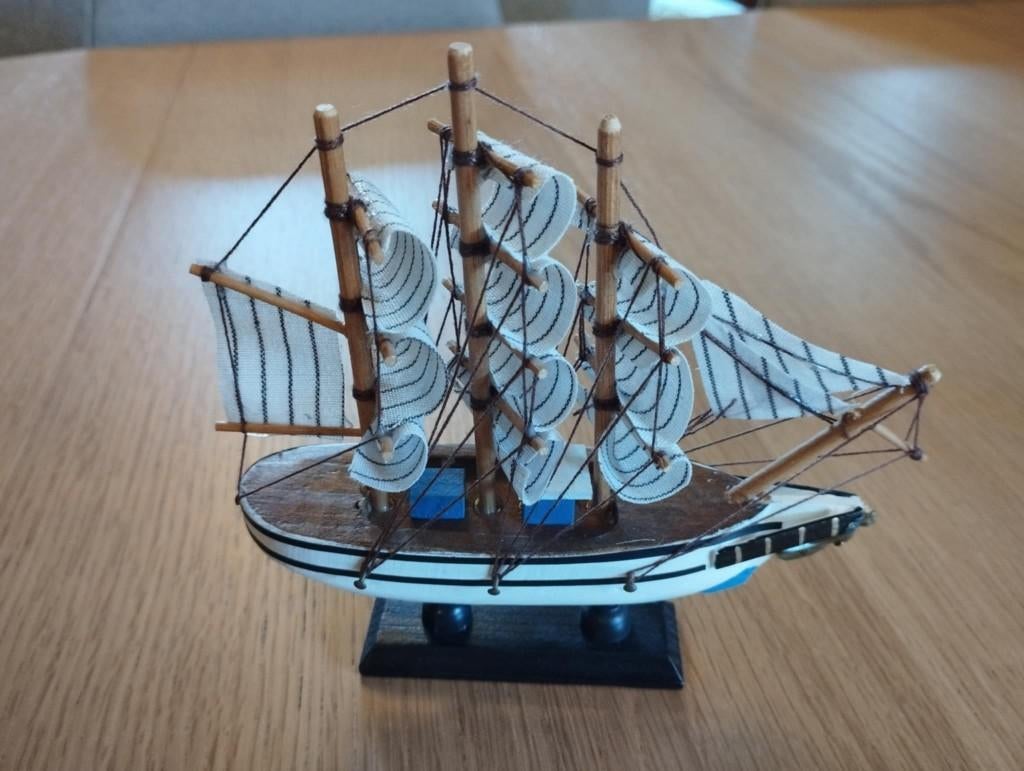 Vintage zeilboot, houten zeilboot. 20 cm, Hobby en Vrije tijd, Modelbouw | Boten en Schepen, Ophalen