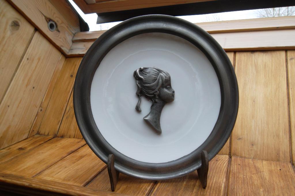 Tinnen bord met meisje, Antiek en Kunst, Ophalen of Verzenden