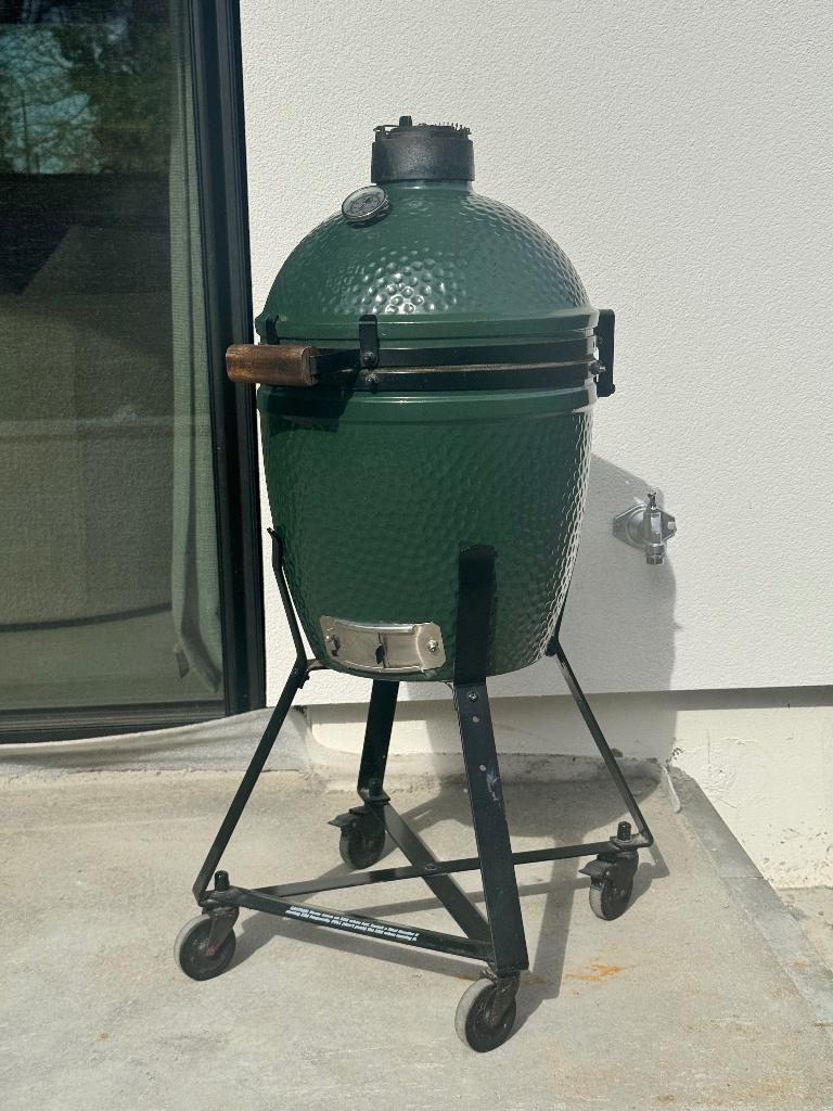 Big Green Egg - Small (incl. accessoires), Jardin & Terrasse, Barbecues au charbon de bois, Utilisé, Avec accessoires, Enlèvement