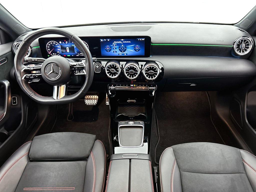 Mercedes-Benz A-klasse 250 e Hatchback AMG Line | Smartphone, Auto's, Stof, 4 cilinders, 16 kWh, Bedrijf