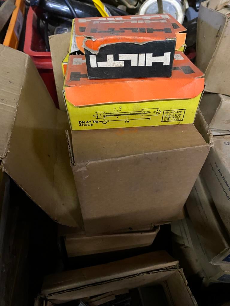 Clous en acier Hilti, Bricolage & Construction, Enlèvement, Neuf