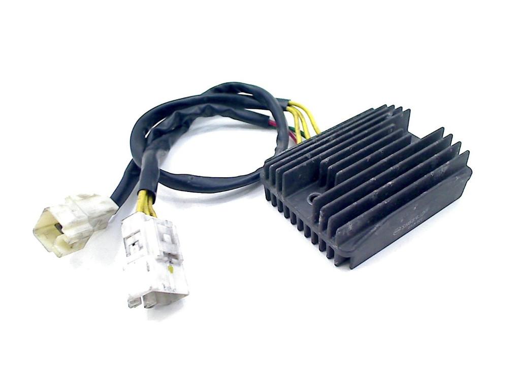 REGULATEUR DE TENSION Aprilia SRV 850 (01-1970/-), Dhr. S. di Majo, Utilisé, Info@cama-motorparts.nl, P.J. Troelstraweg 8 8
3144 CX  MAASSLUIS, NL