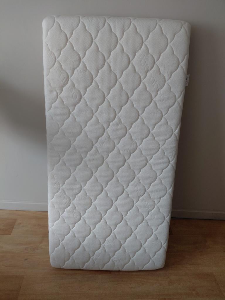 Matelas bébé en mousse 60x120 + draps housse, Enlèvement
