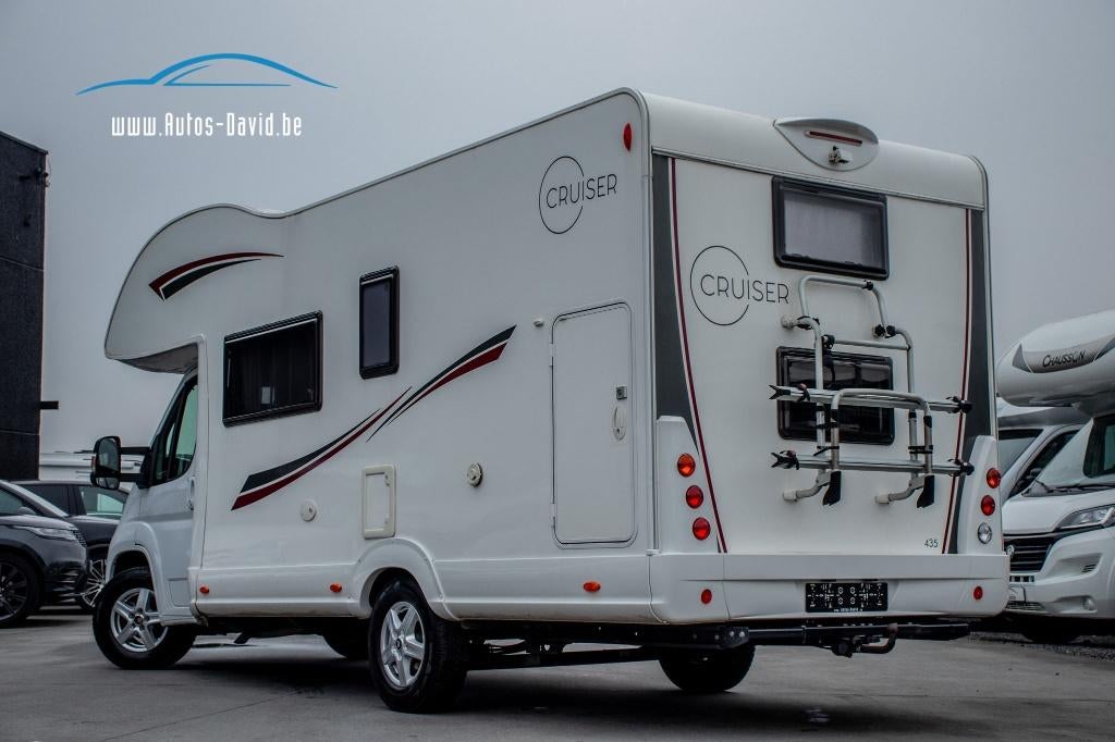 PLA Cruiser H435 Alkoof 7 Slaappl. / ZONNEPANEEL / TREKHAAK, Caravans en Kamperen, Mobilhomes, Overige merken, Alkoof, Vloeistofverwarming