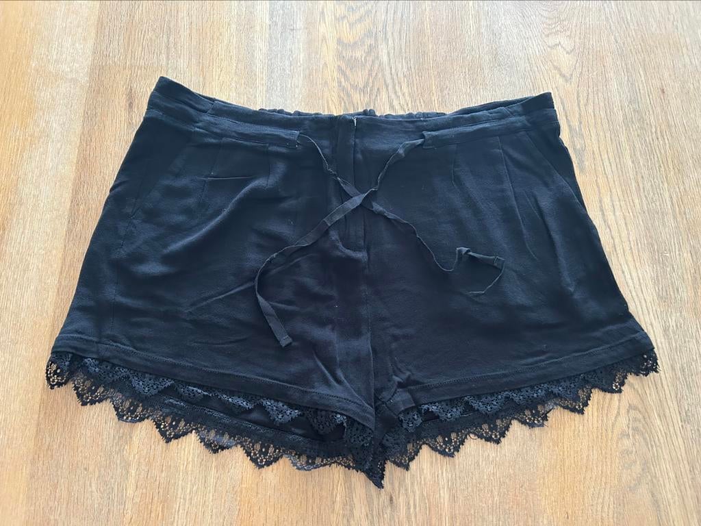 Zwarte short EDC Esprit maat 42, Vêtements | Femmes, Taille 42/44 (L), Enlèvement ou Envoi, Comme neuf, Courts