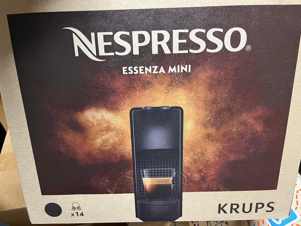 Cafetière Nespresso Krups Essenza comprenant 14 tasses neuve, Electroménager, Cafetières, Enlèvement ou Envoi, Comme neuf