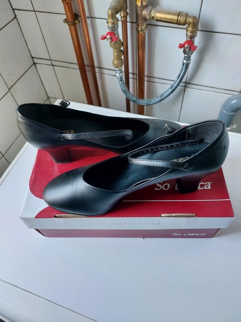 À VENDRE  CHAUSSURES DE DANSE NOIRES   POINTURE 41, Kleding | Dames, Schoenen, Ophalen, Autre, Zwart, Dansschoenen