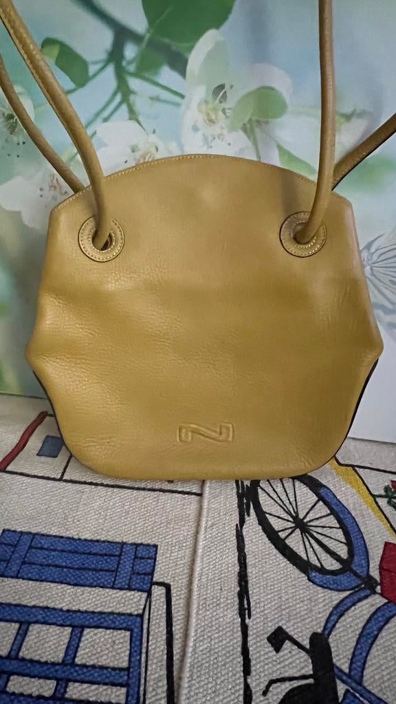 Nathan tas, Handtassen en Accessoires, Tassen | Damestassen, Zo goed als nieuw, Geel, Schoudertasje