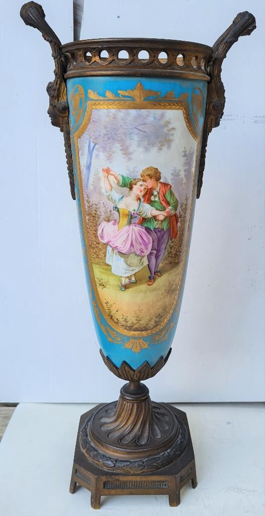 Antique soft paste Sèvres style vase ormolu Medusa ornament, Ophalen of Verzenden