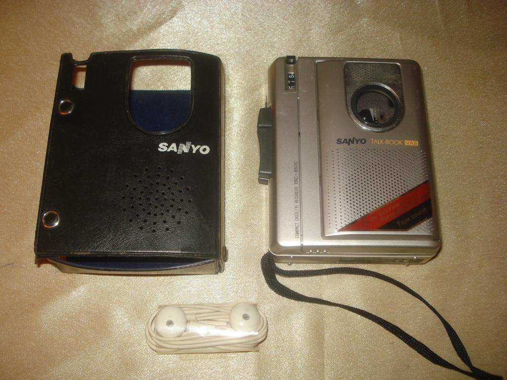 SANYO Walkman Cassette Recorder TRC-850C Vintage + Pochette, Enlèvement ou Envoi, Walkman ou Baladeur