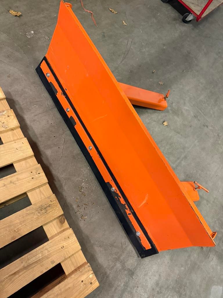 Sneeuwschuiver voor op de vorken van een klark, Ophalen