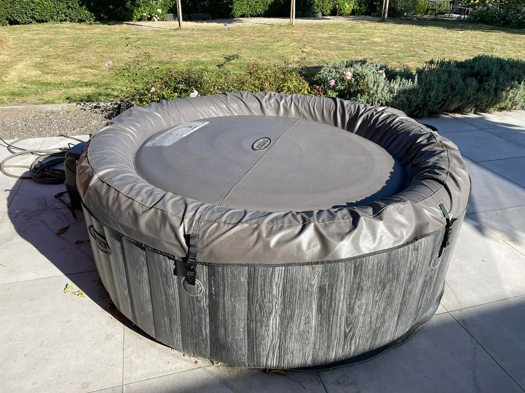 Intex Jaccuzzi 4 personen, Tuin en Terras, Ophalen, Gebruikt, Filter, Opblaasbaar