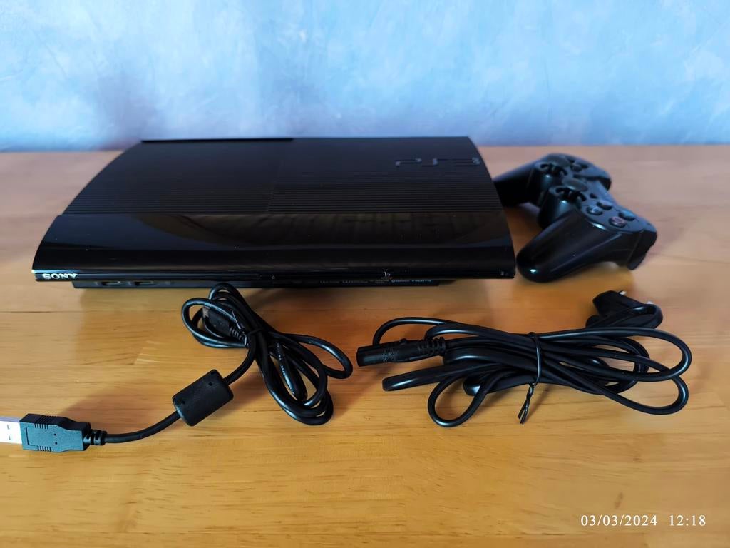 PlayStation 3 slim avec 2 manettes et des jeux., Comme neuf, Enlèvement, 500 GB, Avec jeux