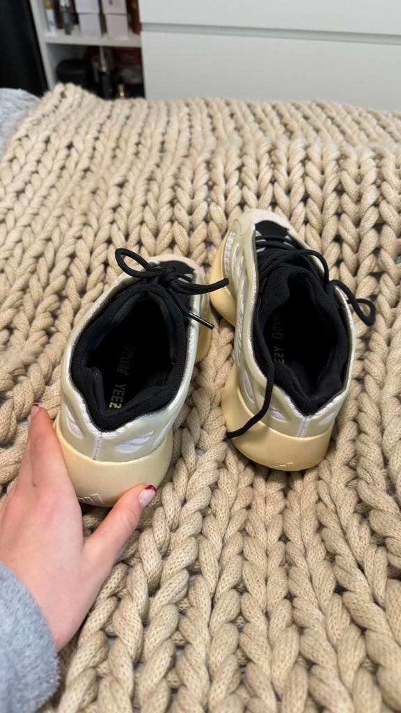 yeezy, Ophalen, Zo goed als nieuw