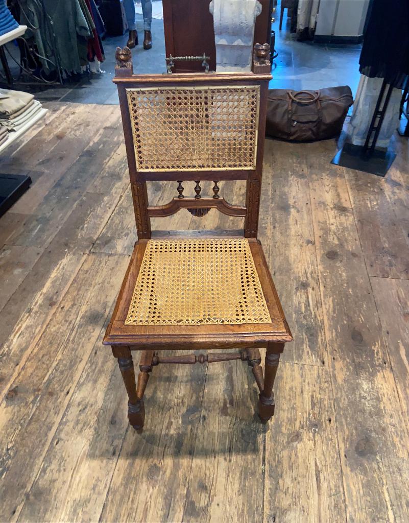 Antieke stoelen, Ophalen