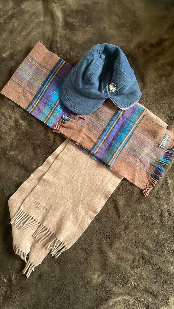 Lot de 2 echarpes chaudes et une casquette dhiver taille 58, Taille 42/44 (L), Atlas, Porté, Bonnet