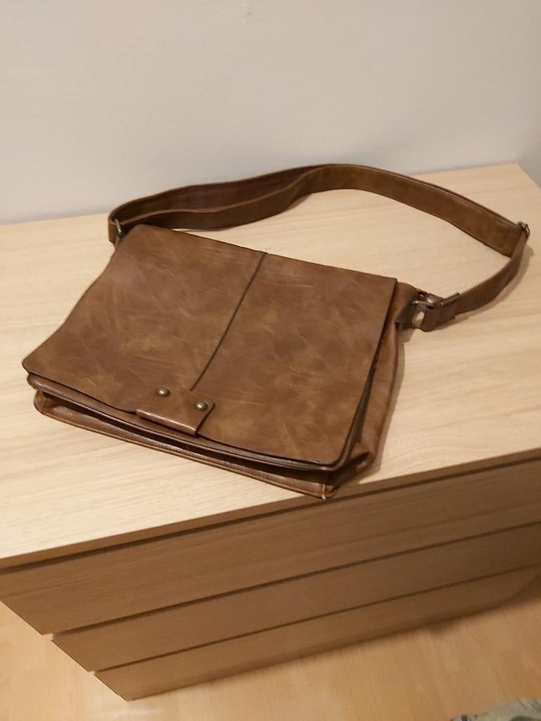 Schoudertas,  laptoptas - I-Pad tas heel mooie staat, Handtassen en Accessoires, Tassen | Rugtassen, Zo goed als nieuw, Ophalen