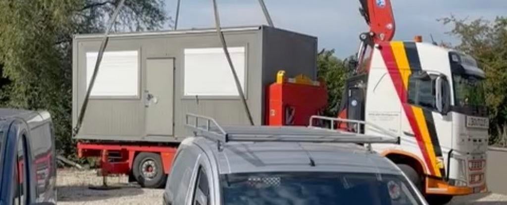 Conteneur bureau 20 pieds•L 6,06 m )l : 2,44 m 	•	H: 2,59 m