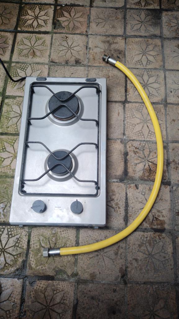 Gaskookplaat twee zones met gele gasslang, Elektronische apparatuur, Kookplaten, Ophalen, Gebruikt, 3 kookzones of minder, Inbouw
