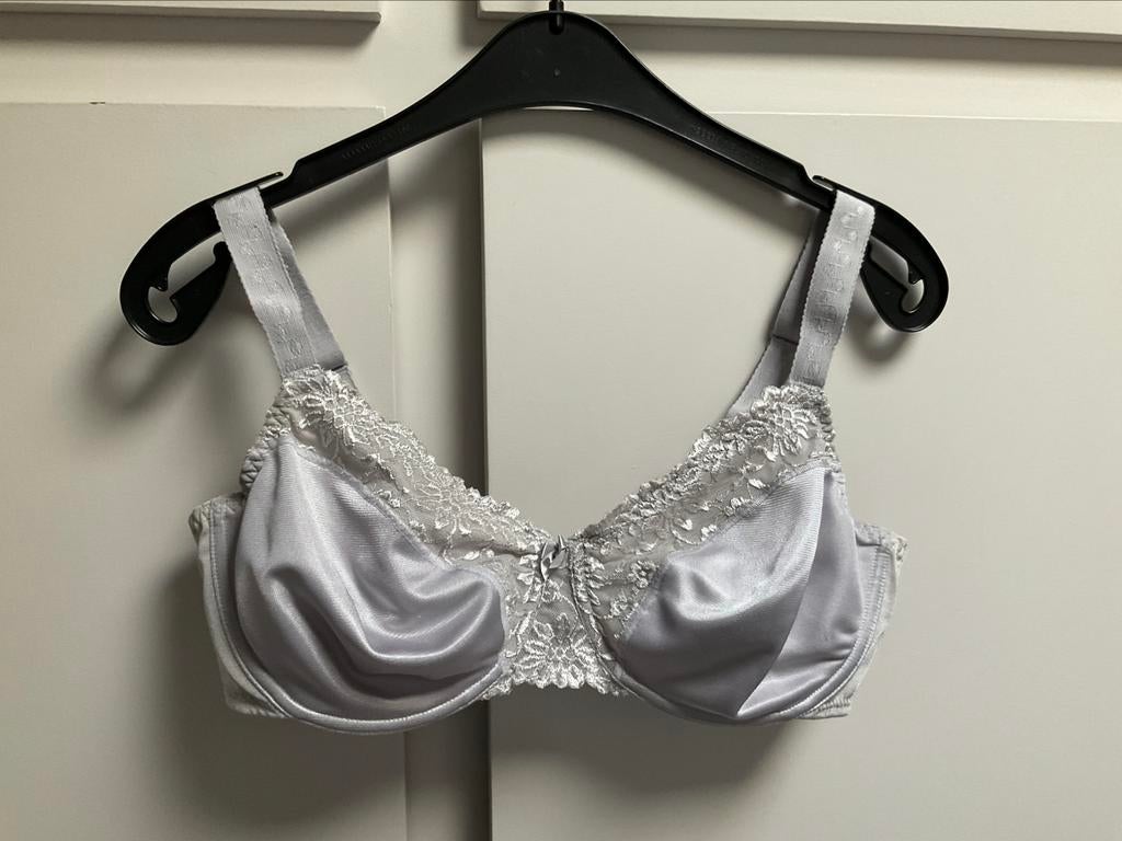 BH Triumph 85D Nieuw!, Kleding | Dames, Ondergoed en Lingerie, Ophalen of Verzenden, BH