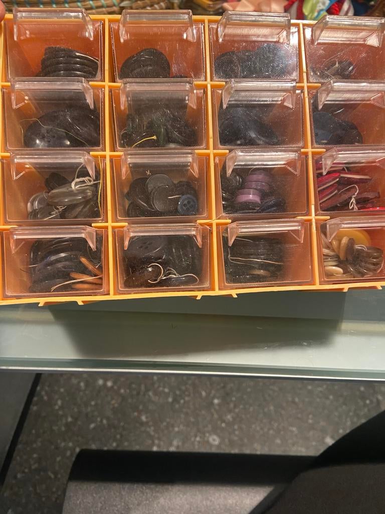 Alle soorten knoppen en enkele nieuwe ritsen, Ophalen of Verzenden, Gebruikt, Knoop of Knopen