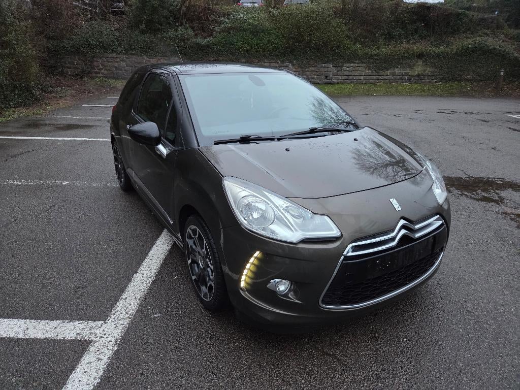 Citroën ds3 78565 km 2014, Auto's, Voorwielaandrijving, Stof, Parkeersensor, Zwart