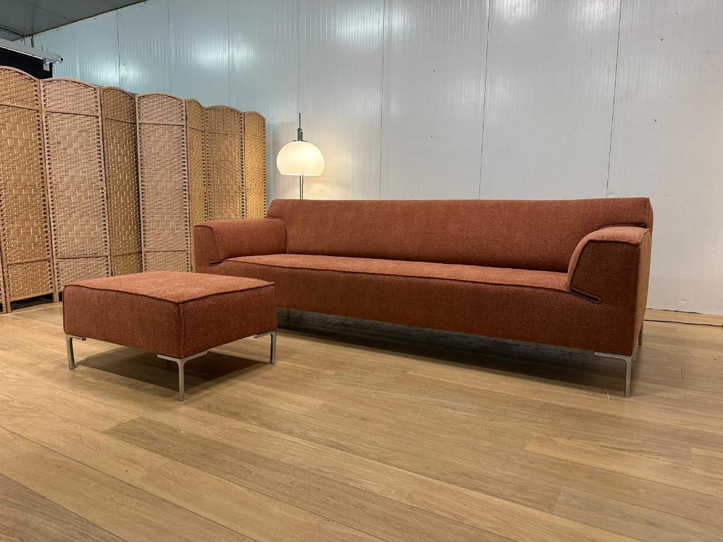 NIEUW geherstoffeerd Design on Stock Bloq 4-zits + hocker, Huis en Inrichting, Zetels | Zetels, 250 tot 300 cm, Nieuw, 75 tot 100 cm