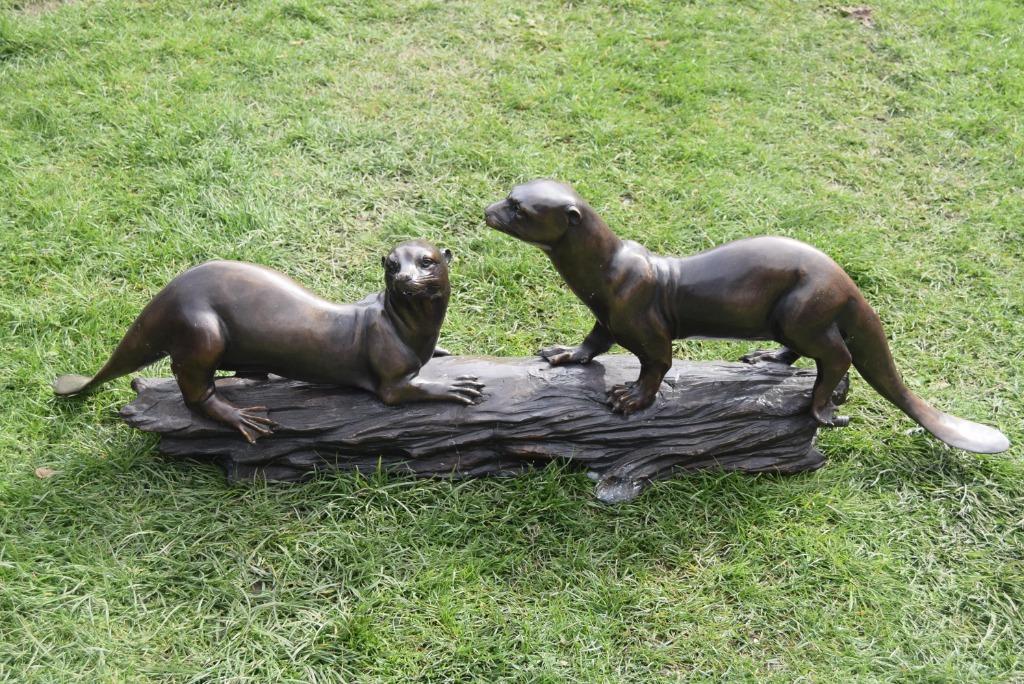 BRONZEN SCULPTUUR DIE EEN FONTEIN MAAKT (de otters), Ophalen, Brons