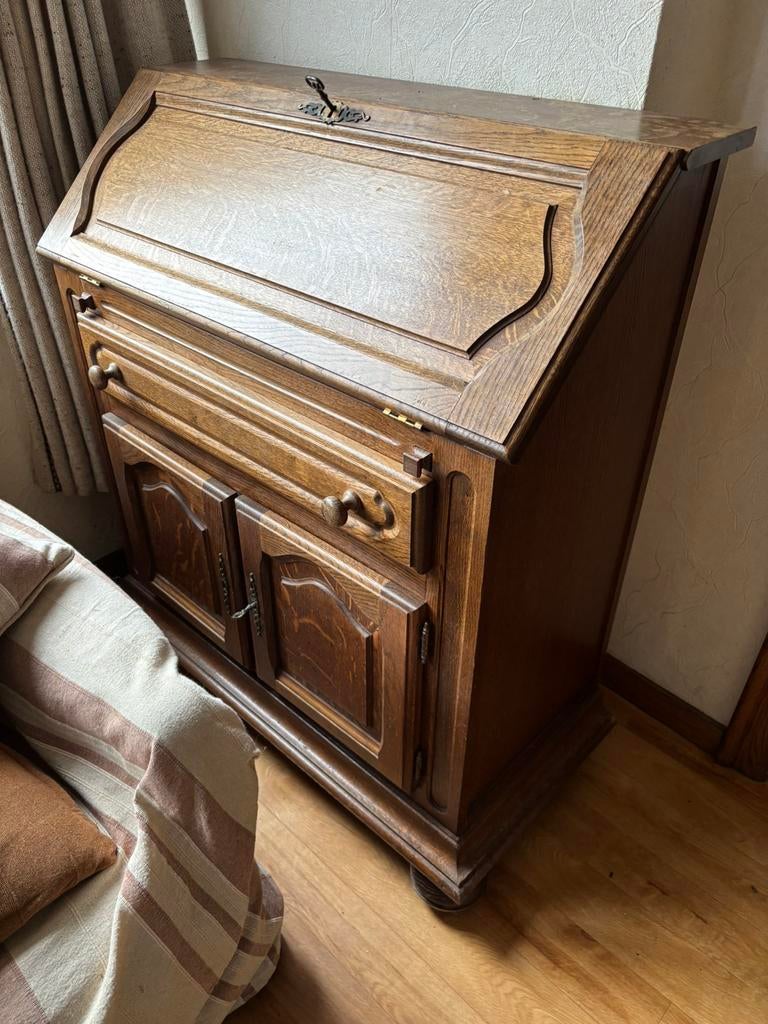 Secrétaire, Enlèvement, Comme neuf