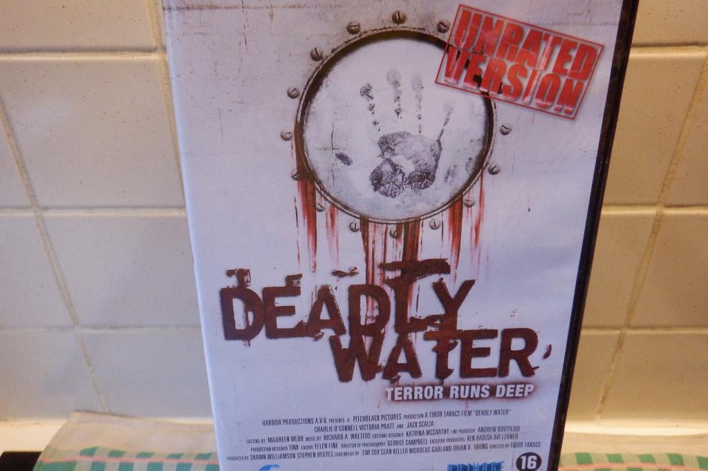 DVD Unrated Version Deadly Water., CD & DVD, DVD | Horreur, À partir de 16 ans, Envoi, Comme neuf, Monstres