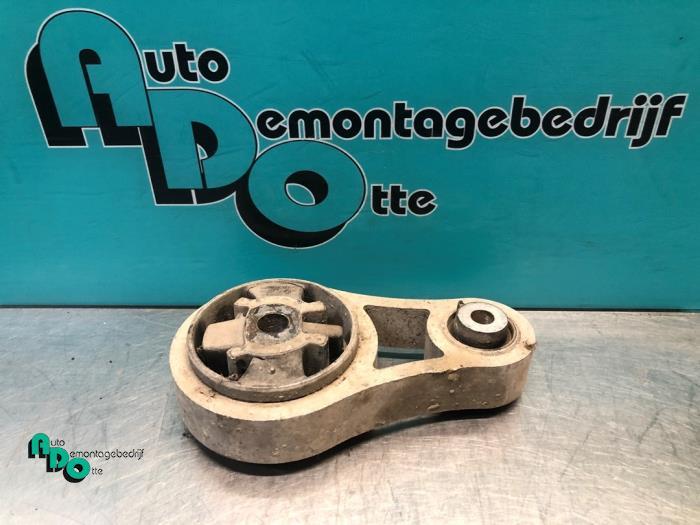 Support moteur d'un Opel Vivaro (Vivaro 01-), -, Opel, 3 mois de garantie, Utilisé